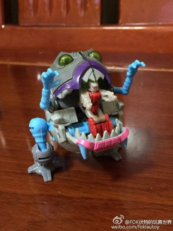 transformers gnaw titans return